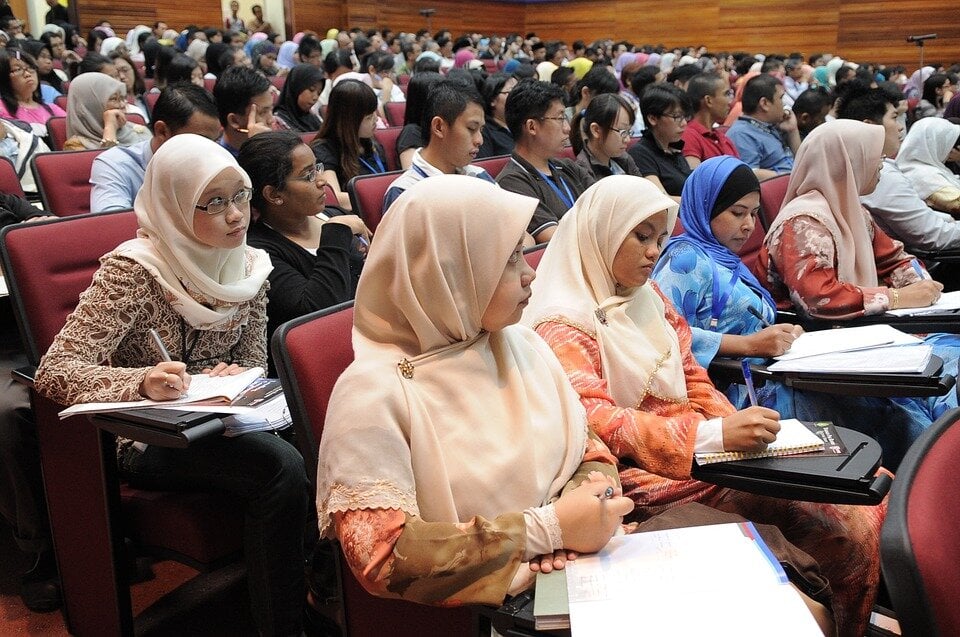 How to Teach ESL: Tips for Teaching ESL to Adults
